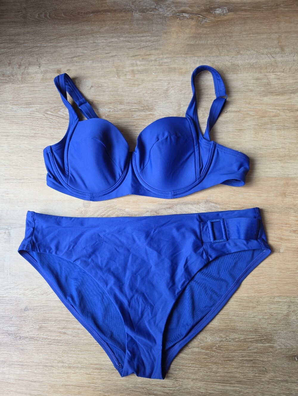 DKNY Women's Molded Bra Bikini Top & Low Rise Bottom With Ring Detail Size L